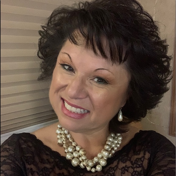 Meet your Posher, Windy - Picture 3 of 5